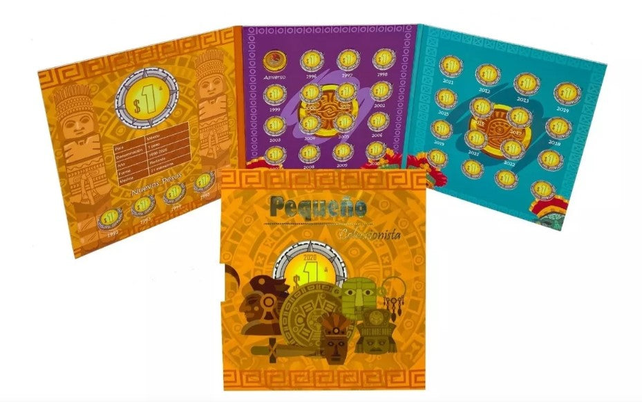 Set de regalo con dos coleccionadores de monedas mexicanas de 1 peso y 2 pesos, cada uno con álbum empastado en cartón y caja cubre polvo. Ideal como auxiliar didáctico para crear hábitos de ahorro y desarrollar habilidades de observación en niños y jóvenes. El set incluye bolsa para regalo y moño metálico, ya empacado y listo para enviarse. Set de regalo con dos coleccionadores de monedas mexicanas de 1 peso y 2 pesos, cada uno con álbum empastado en cartón y caja cubre polvo. Ideal como auxiliar didáctico para crear hábitos de ahorro y desarrollar habilidades de observación en niños y jóvenes. El set incluye bolsa para regalo y moño metálico, ya empacado y listo para enviarse.